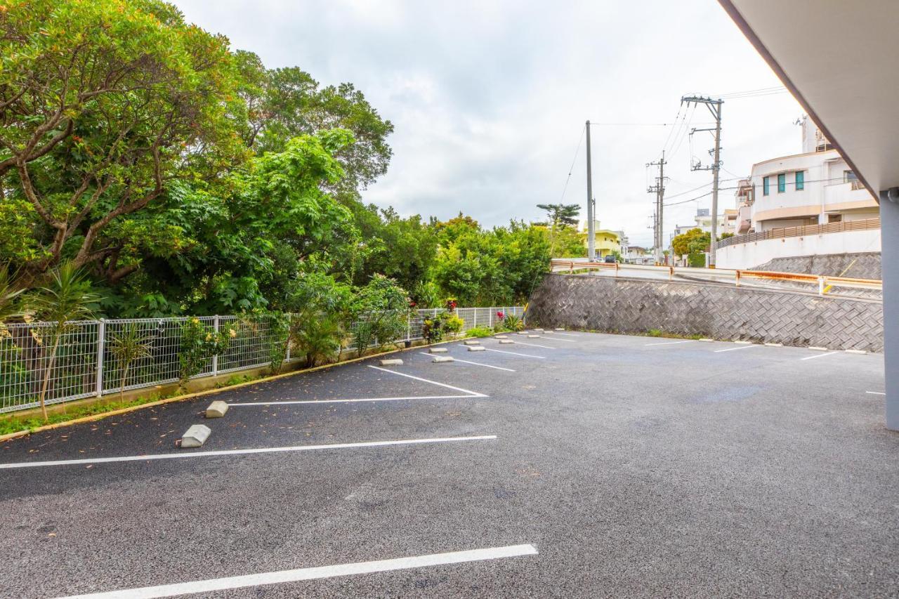 Mr. Kinjo In Matabee Lejlighedshotel Okinawa Eksteriør billede